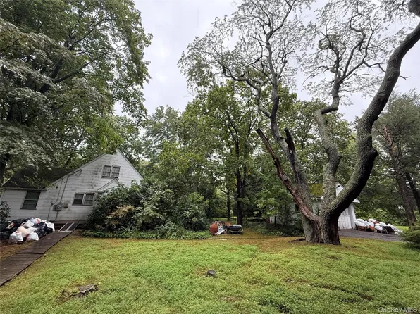 160 Stony Hollow Road, Greenlawn, NY 11740