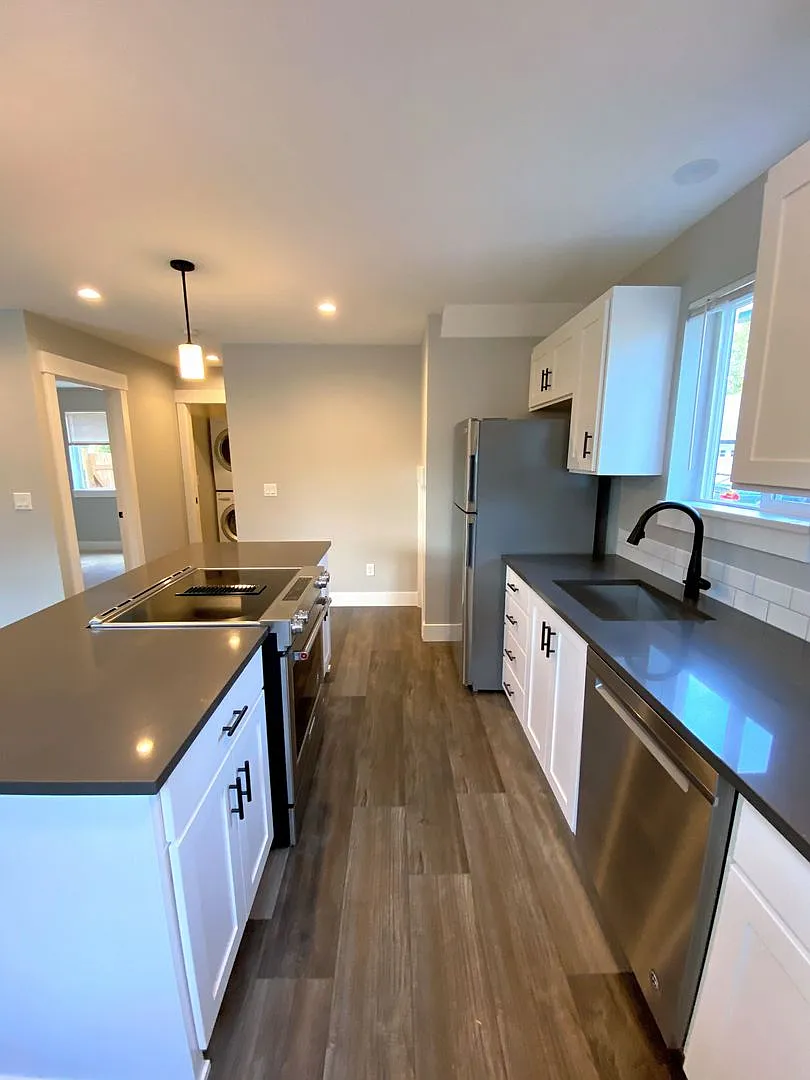 New 2 Bed, 2 Bath House with Washer and Dryer — Photo 3