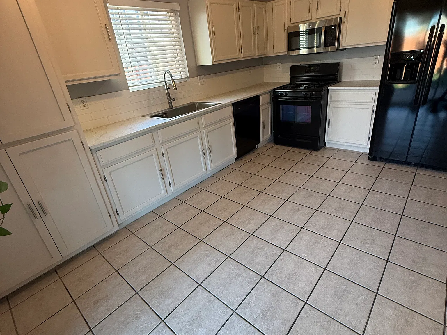 3 bed, 1380 sqft, $2,000 — Photo 3