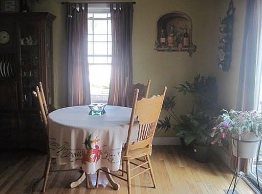 3rd image of 21 Prescott St