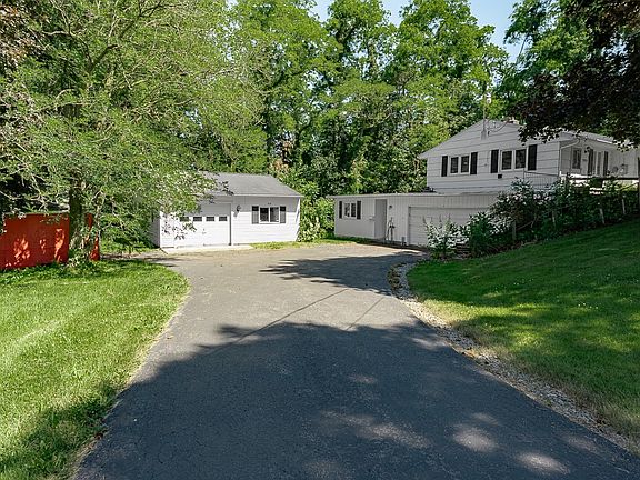 2nd image of 3992 Canandaigua Rd
