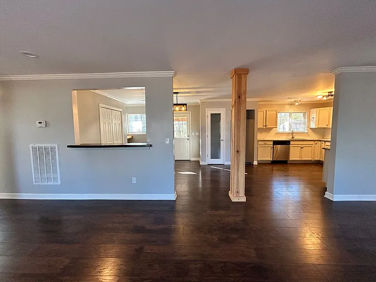 4224 Victory St — Photo 6