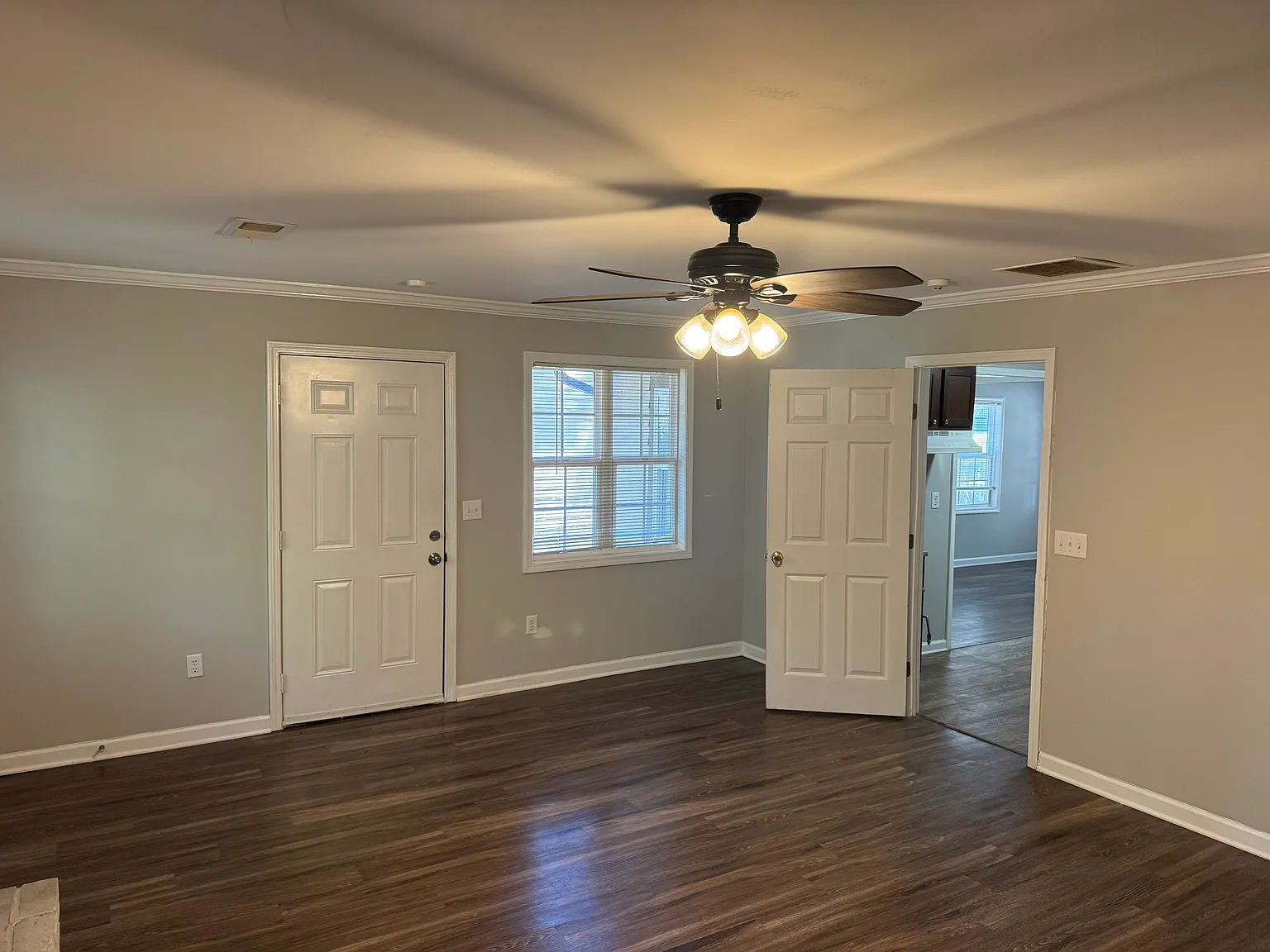4 bed, 1352 sqft, $1,295 — Photo 3