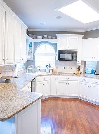 5th image of 323 Hickory Creek Dr