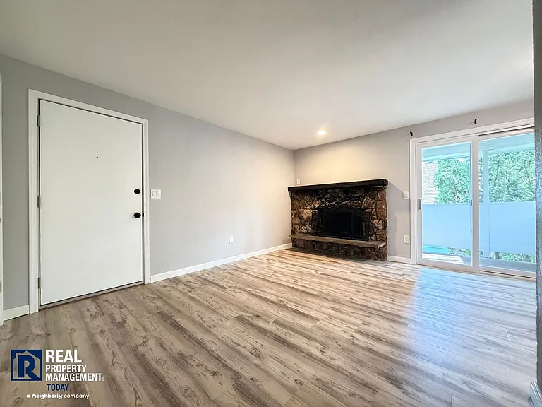 6451 S Stevens St Tacoma — Photo 5