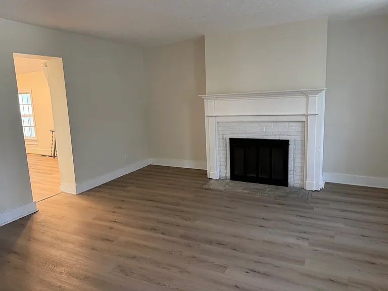 115 S 4th St — Photo 11