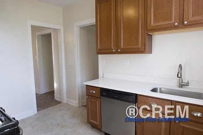 1376 W Greenleaf Ave #3 — Photo 4