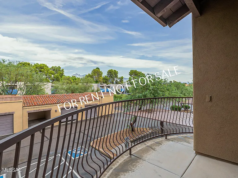 2010 E River Rd #203 — Photo 8