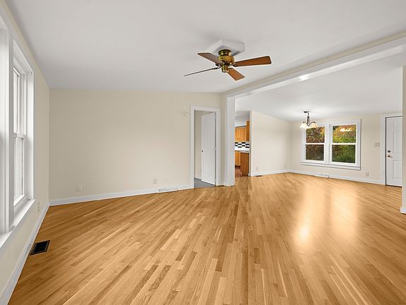 3rd image of 19 Aberdeen Dr