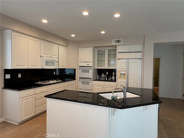 7056 Ashley Dr — Photo 5