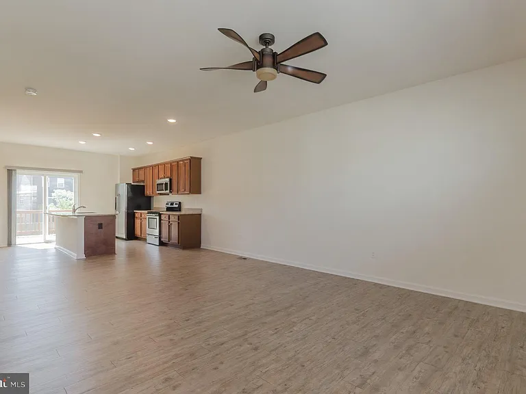 172 Drexel Ct — Photo 30