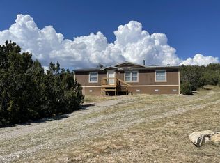 231 V Hill Rd, Edgewood, NM 87015