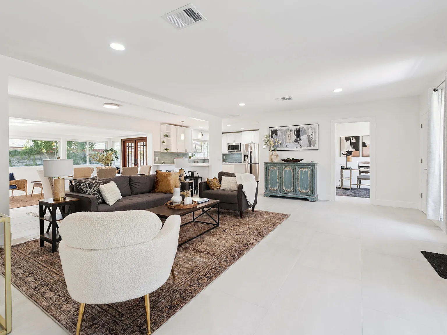2335 Tropical Shores Dr SE — Photo 4