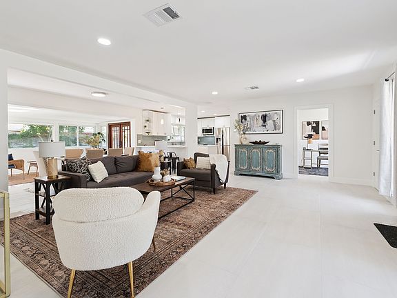 4th image of 2335 Tropical Shores Dr SE
