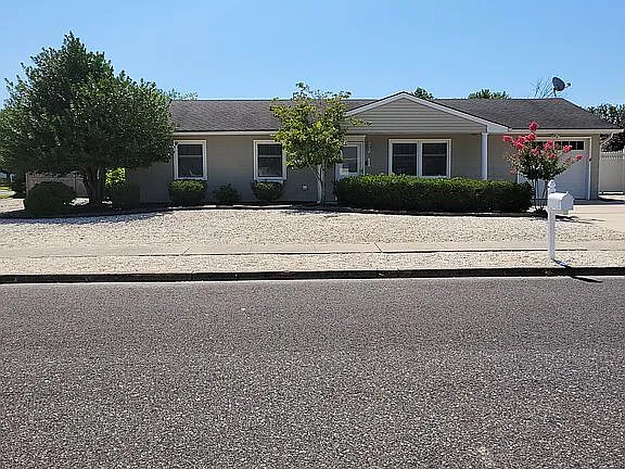 1 Pomona Dr — exterior photo