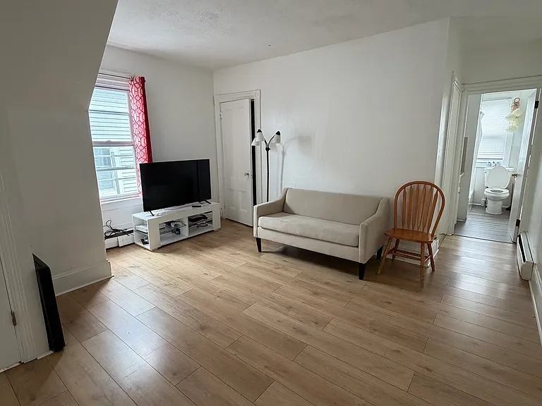 94 Warner St #B — Photo 1