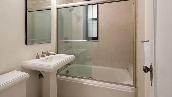 Sold by Park Property Advisors | media 25