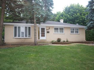 449 Cherry Ct, Roselle, IL 60172