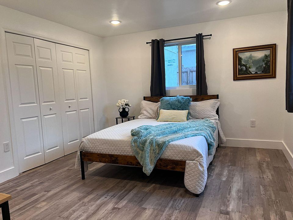 Full private suite with a queen bed and a private bathroom and double closed.