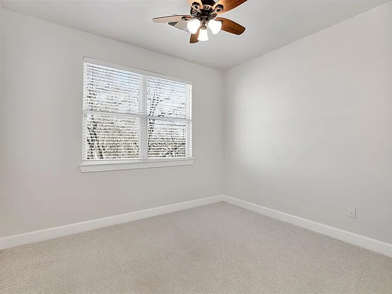 522 W 28th St — Photo 14