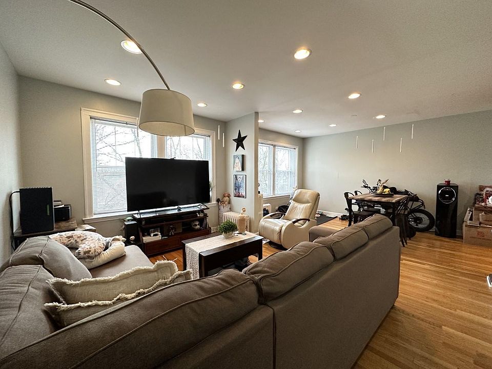 1st image of 6900 N Wolcott Ave APT 3