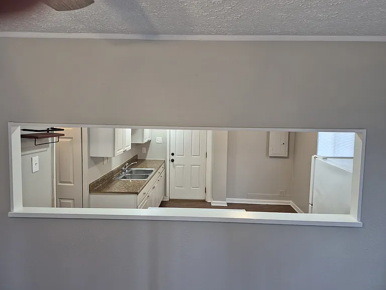 1213 Lawrence Ave — Photo 5