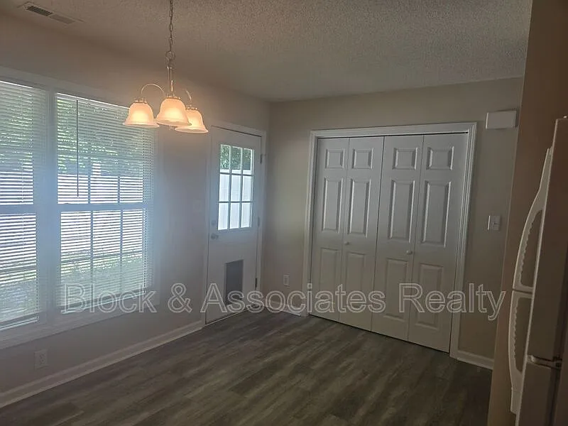 Building Photo - 108 Maple Grove Ct