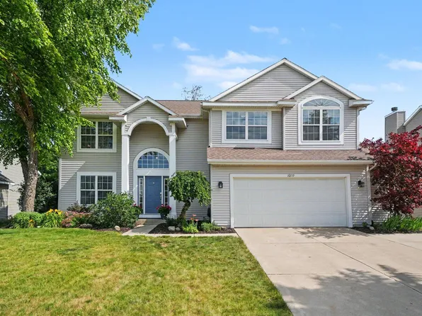 10719 Wood Ridge Dr, Zeeland, MI 49464