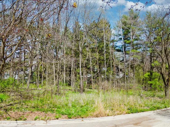 10 Larch Circle #2, Madison, WI 53705