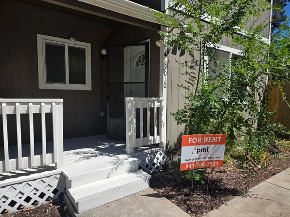 2010 NE Full Moon Dr, Bend, OR 97701