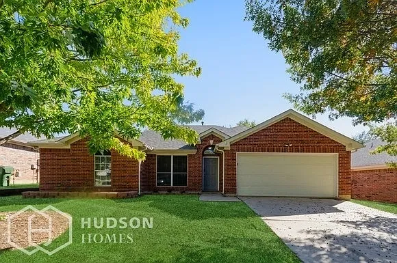 628 Saint Eric Dr — Photo 1