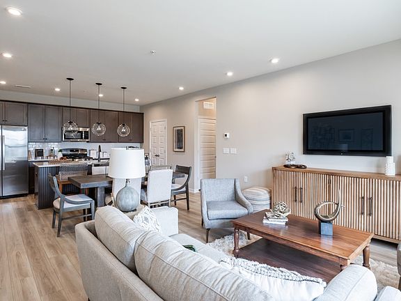 02 HHHunt Homes Lincoln Open Concept