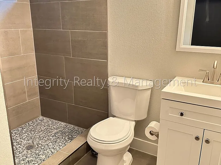 3092 W Layton Ave — Photo 28
