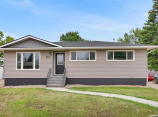 833 Keith St, Moose Jaw, SK S6H5R3