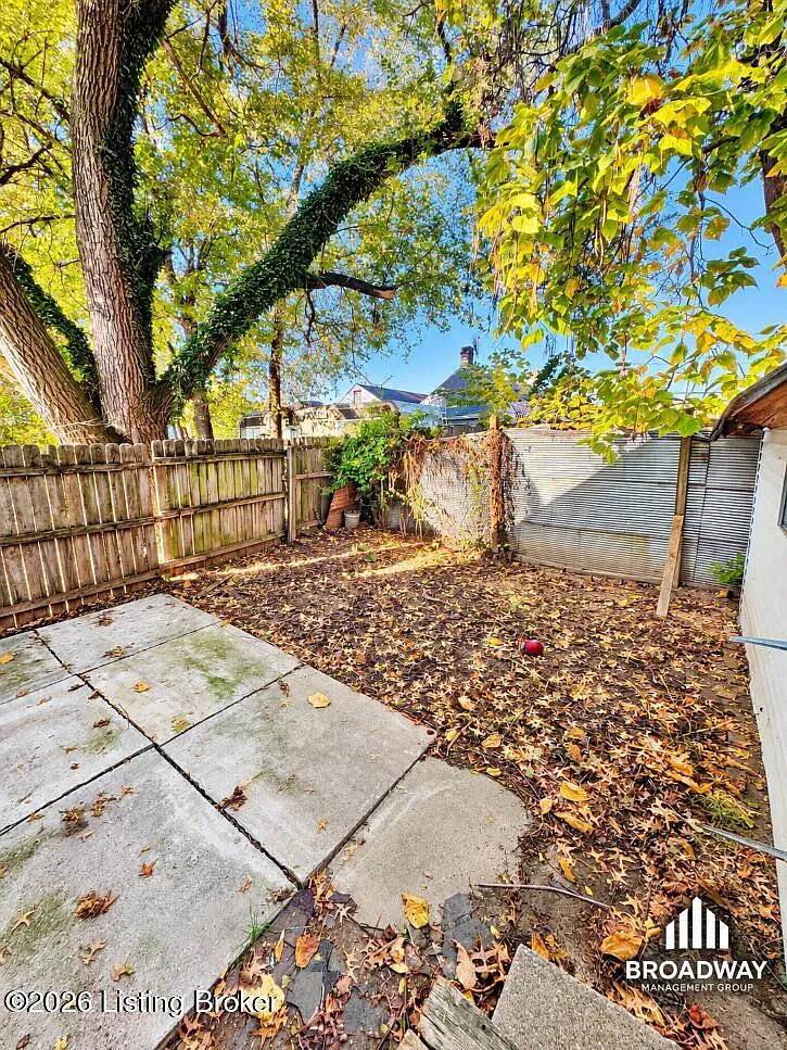 3 bed, 1.0 bath, 1127 sqft, $1,395 — Photo 3