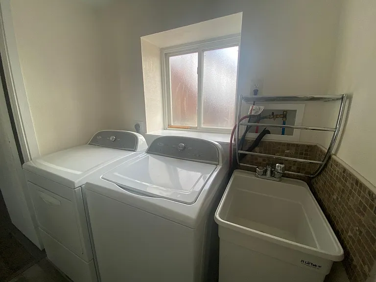 325 Catalina Dr — Photo 32