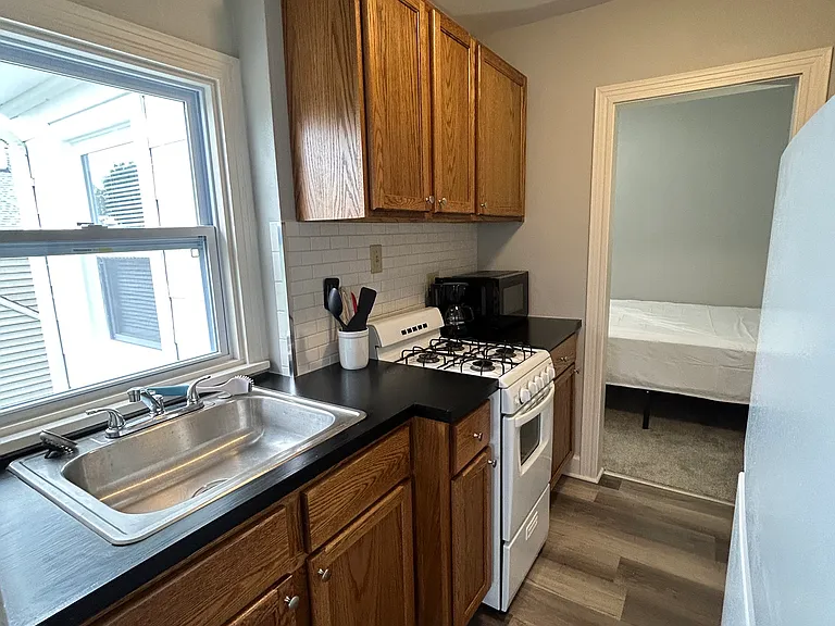 1746 B Ave NE — Photo 4