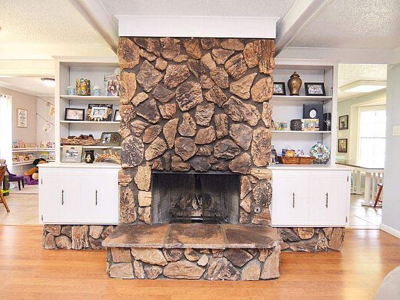 5th image of 208 Lake Crescent Cir