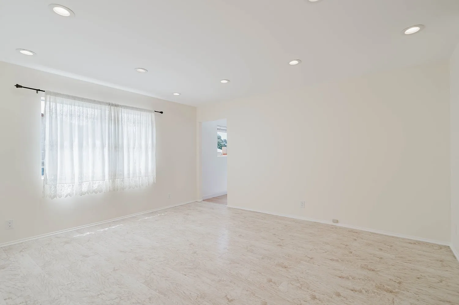 3 bed, 1280 sqft, $4,000 — Photo 3
