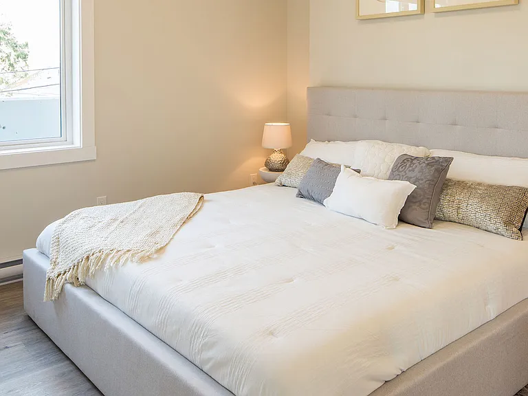 3381 Whittier Ave — Photo 8