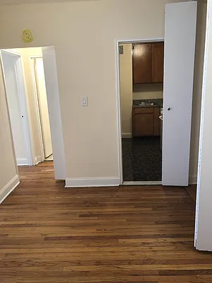 Rented by Kew Forest Realty Inc | media 3