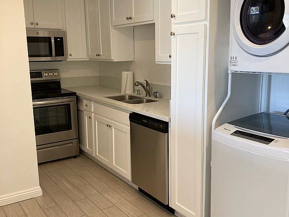 5th image of 2721 6th St APT 206