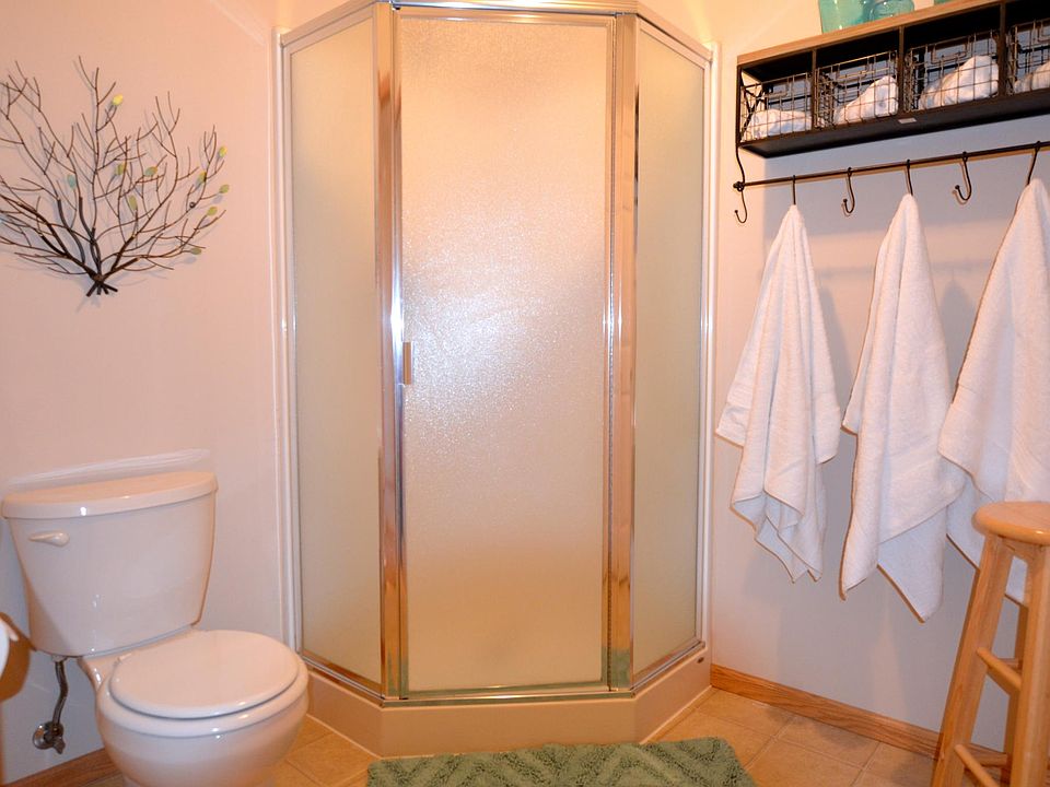 master bedroom neoangle shower and toilet