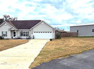 60 Harlee Ln, Ray City, GA 31645