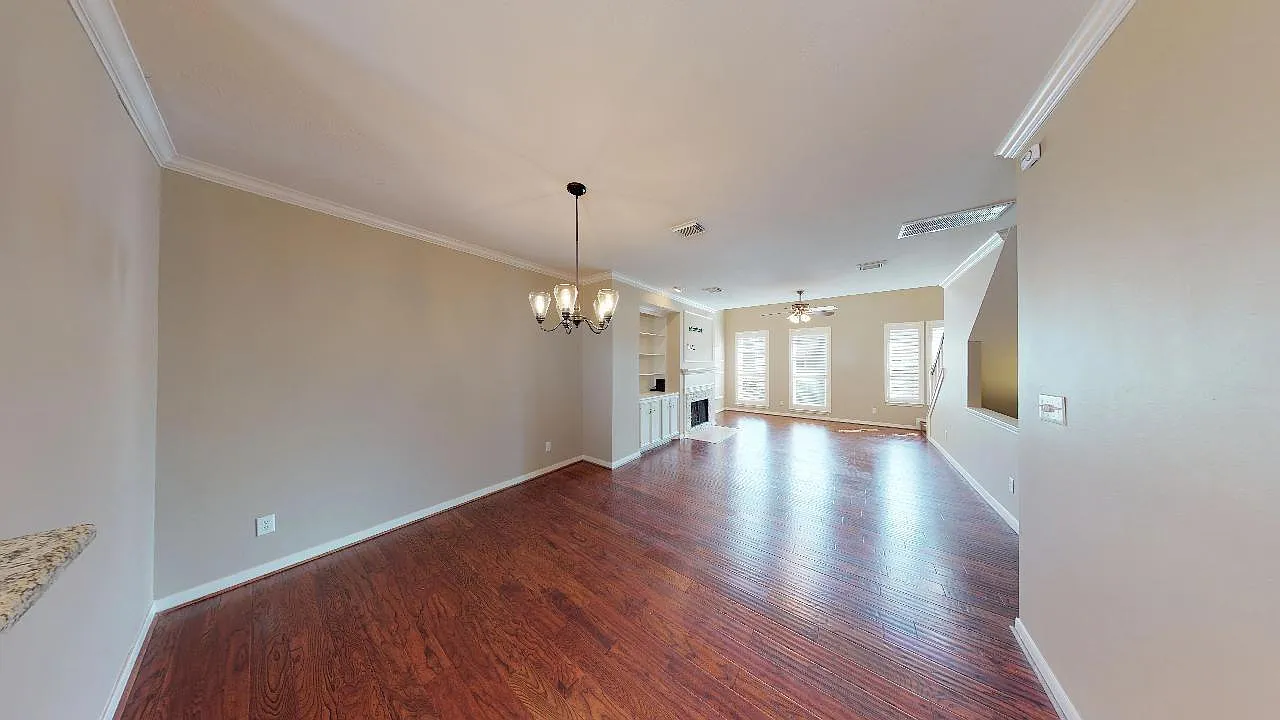 2 bed, 2.5 bath, 2078 sqft, $2,800 — Photo 3