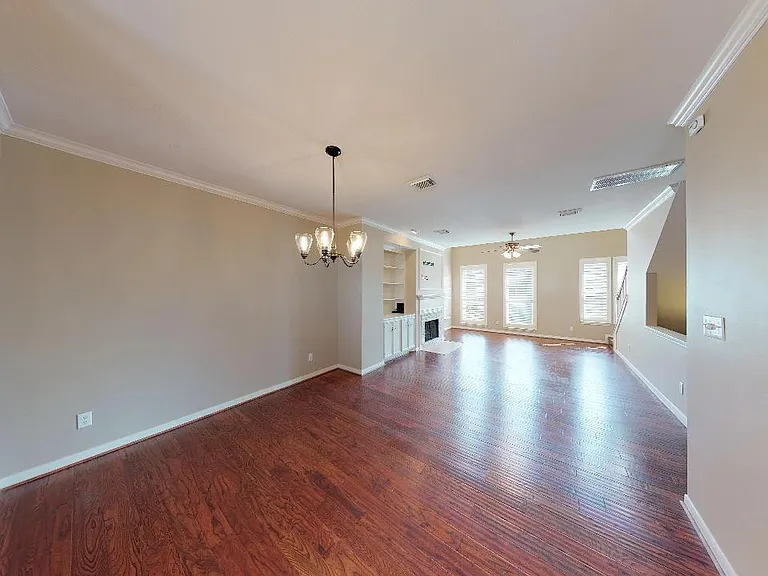 2128 Gillette St — Photo 3