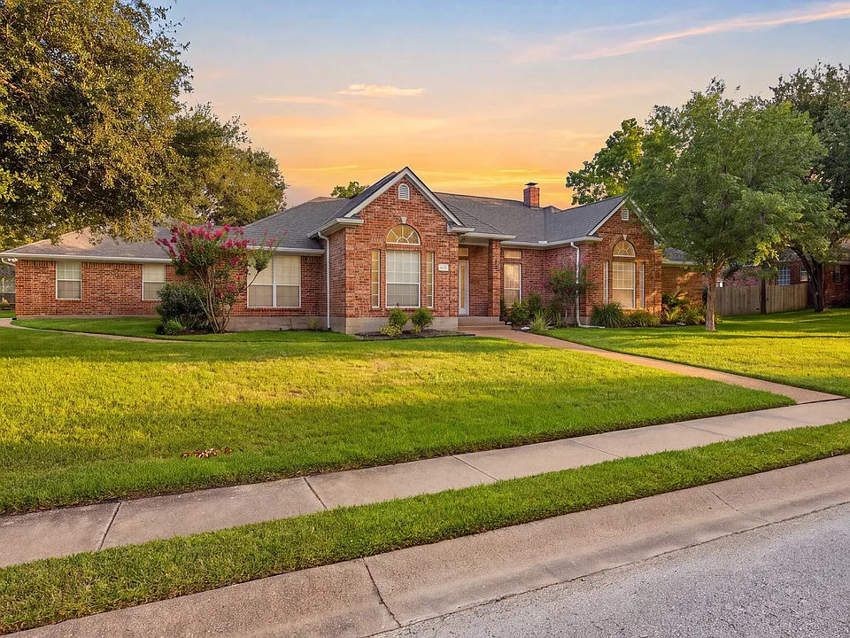905 Winged Foot Dr