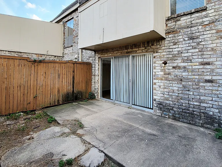 220 Village North Dr — Photo 14