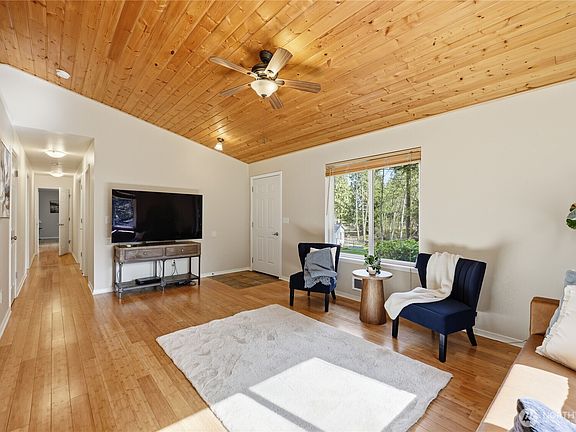 5th image of 70 Salal Way