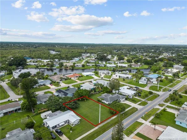 206 Rio Mar Dr, Port Saint Lucie, FL 34952